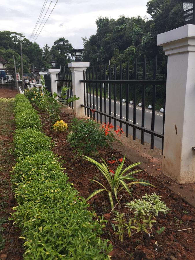 Villa Nilmalee Gampola Exterior photo